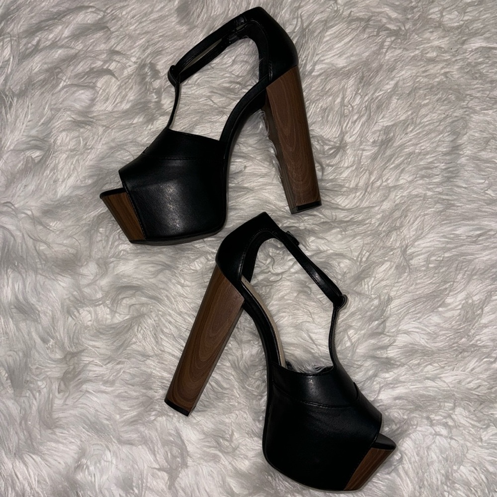 Jessica Simpson - Dany T-Strap Platform Sandal in Black, Never Worn, Size 10